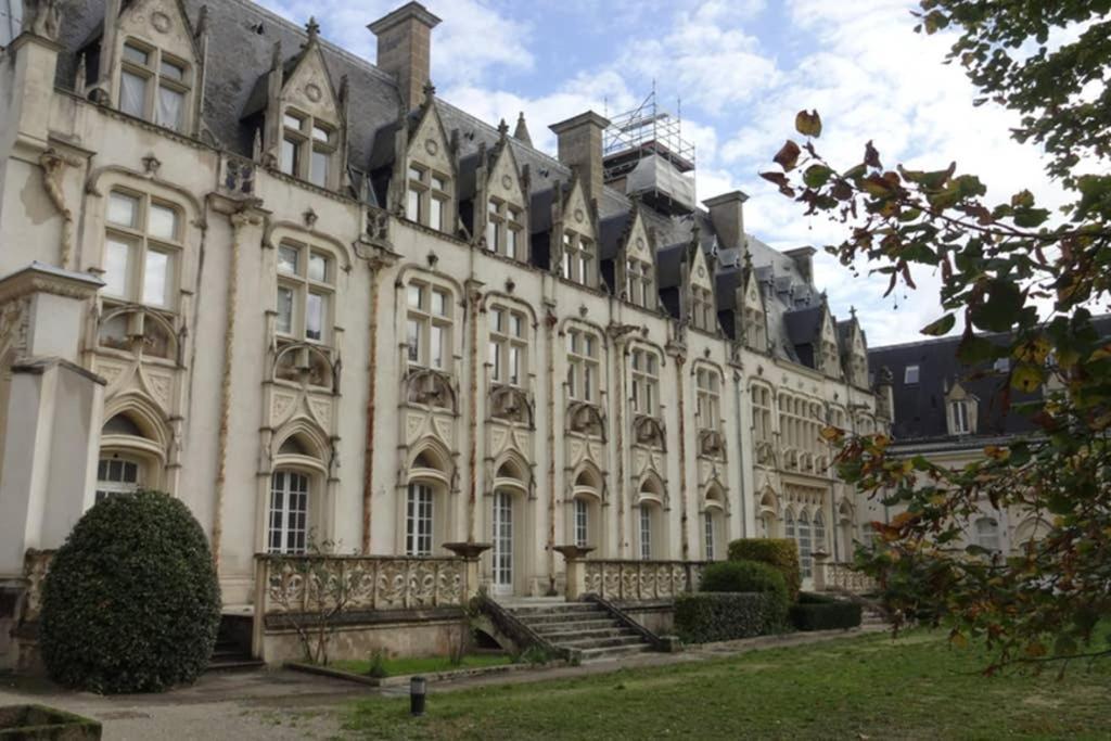 Charmant Studio Au Calme Tout Confort Dans Chateau Neo Gothique Proche Zenith Comet Orleans Parking Voiture Gratuit Wifi Haut Debit Rue Des Montees Buitenkant foto