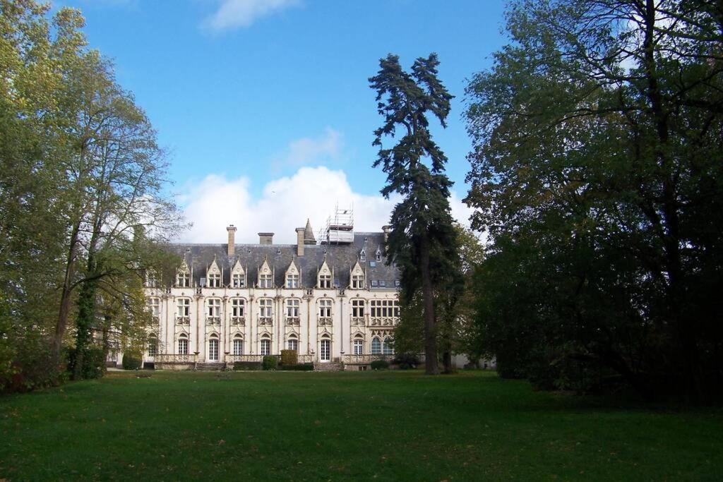 Charmant Studio Au Calme Tout Confort Dans Chateau Neo Gothique Proche Zenith Comet Orleans Parking Voiture Gratuit Wifi Haut Debit Rue Des Montees Buitenkant foto