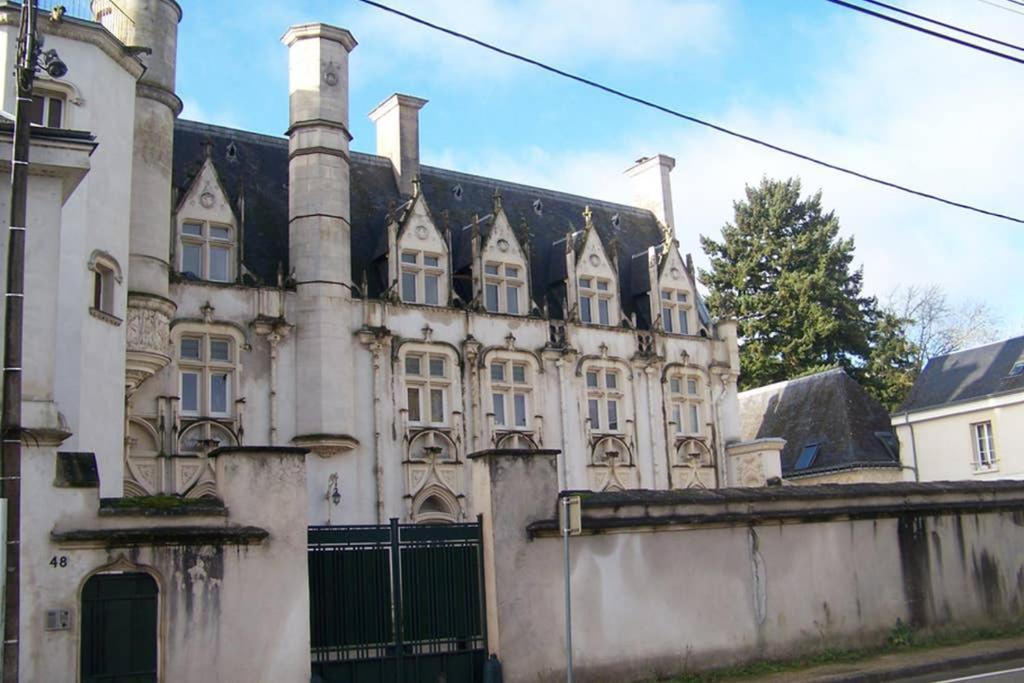 Charmant Studio Au Calme Tout Confort Dans Chateau Neo Gothique Proche Zenith Comet Orleans Parking Voiture Gratuit Wifi Haut Debit Rue Des Montees Buitenkant foto