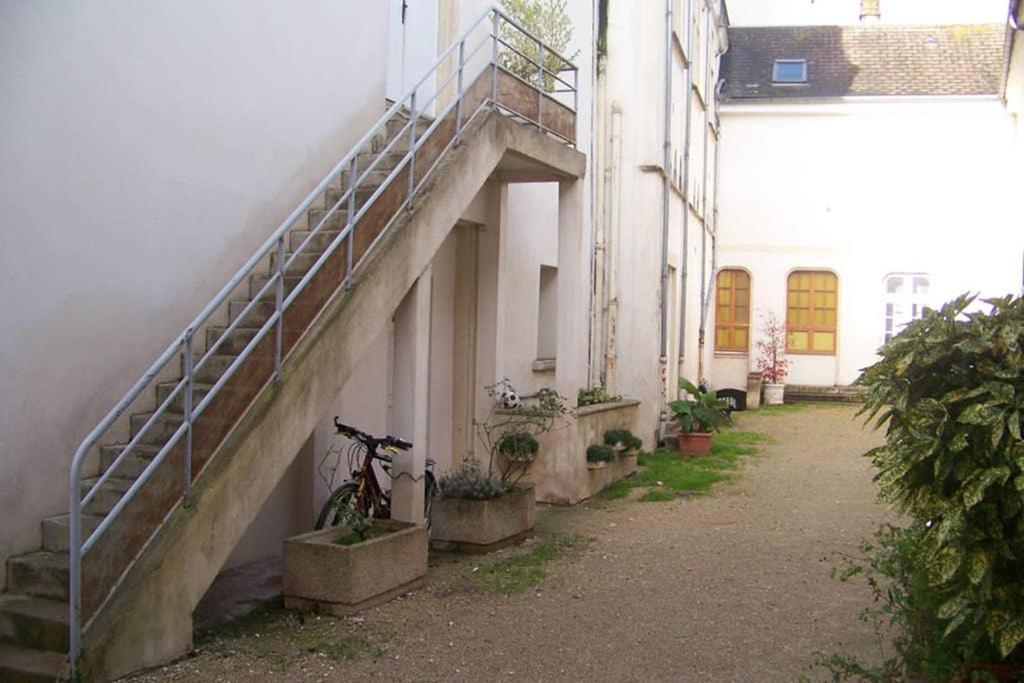 Charmant Studio Au Calme Tout Confort Dans Chateau Neo Gothique Proche Zenith Comet Orleans Parking Voiture Gratuit Wifi Haut Debit Rue Des Montees Buitenkant foto