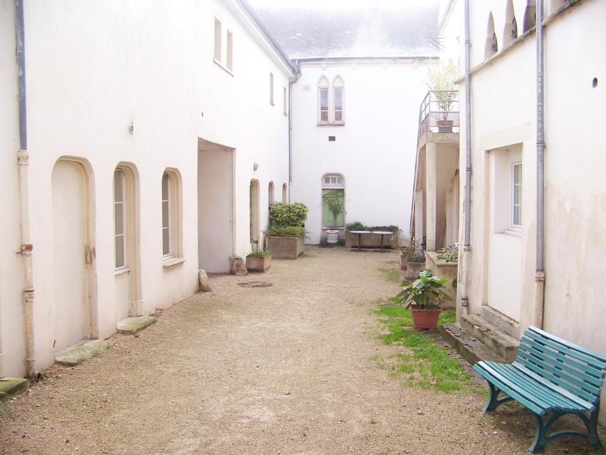 Charmant Studio Au Calme Tout Confort Dans Chateau Neo Gothique Proche Zenith Comet Orleans Parking Voiture Gratuit Wifi Haut Debit Rue Des Montees Buitenkant foto