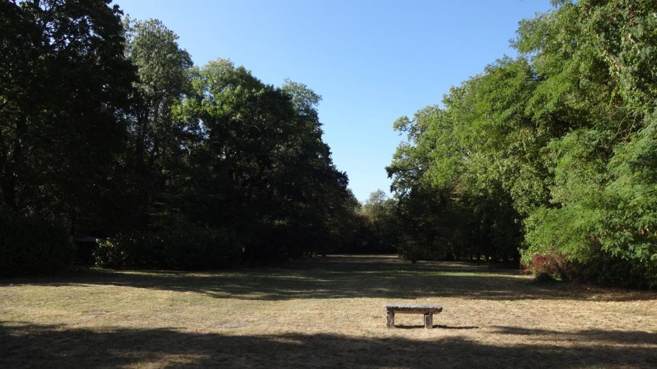 Charmant Studio Au Calme Tout Confort Dans Chateau Neo Gothique Proche Zenith Comet Orleans Parking Voiture Gratuit Wifi Haut Debit Rue Des Montees Buitenkant foto