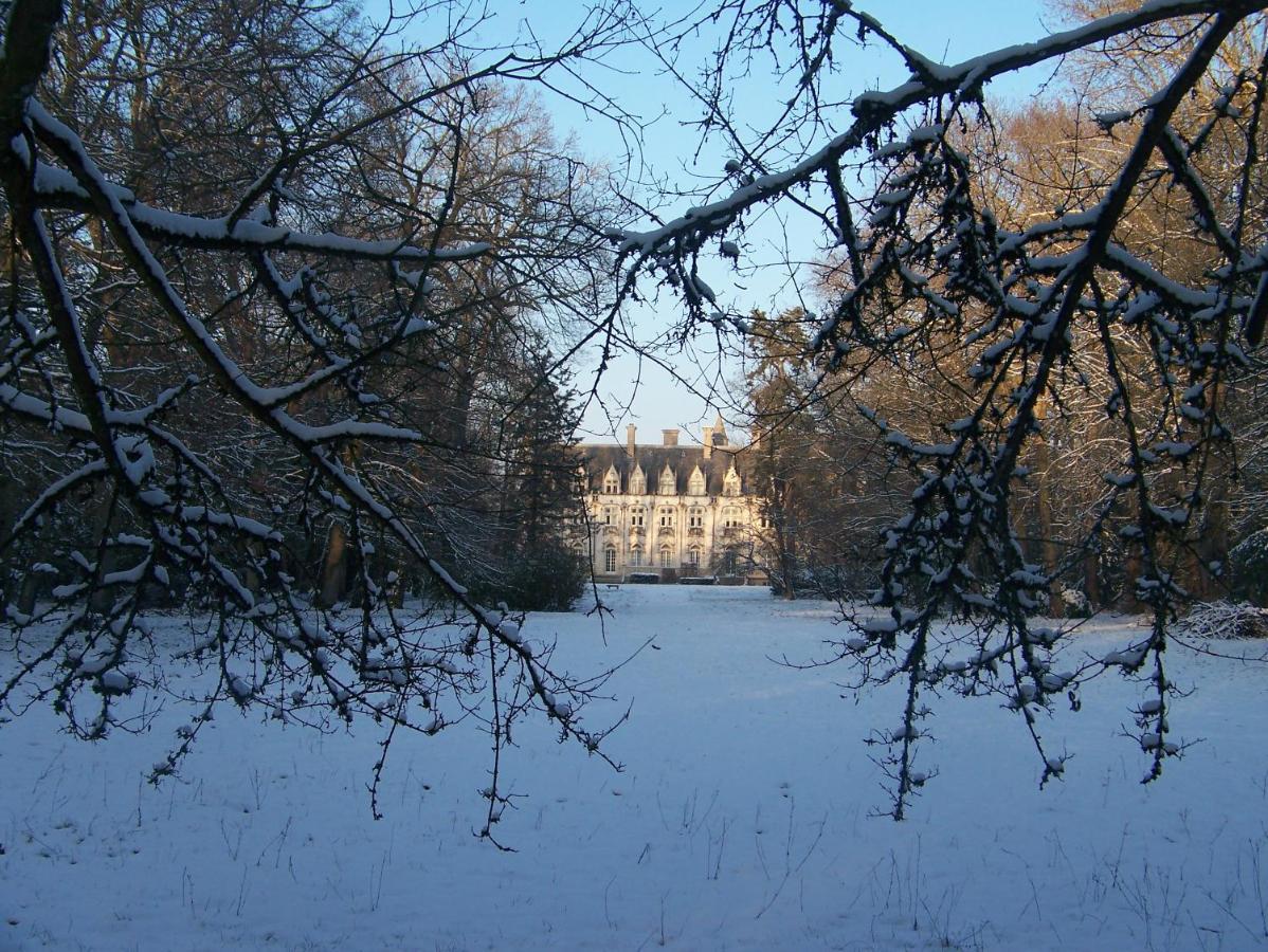 Charmant Studio Au Calme Tout Confort Dans Chateau Neo Gothique Proche Zenith Comet Orleans Parking Voiture Gratuit Wifi Haut Debit Rue Des Montees Buitenkant foto