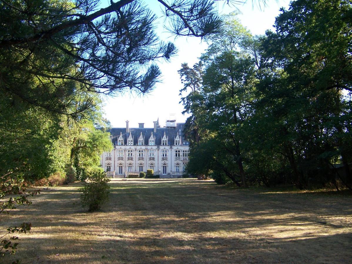 Charmant Studio Au Calme Tout Confort Dans Chateau Neo Gothique Proche Zenith Comet Orleans Parking Voiture Gratuit Wifi Haut Debit Rue Des Montees Buitenkant foto