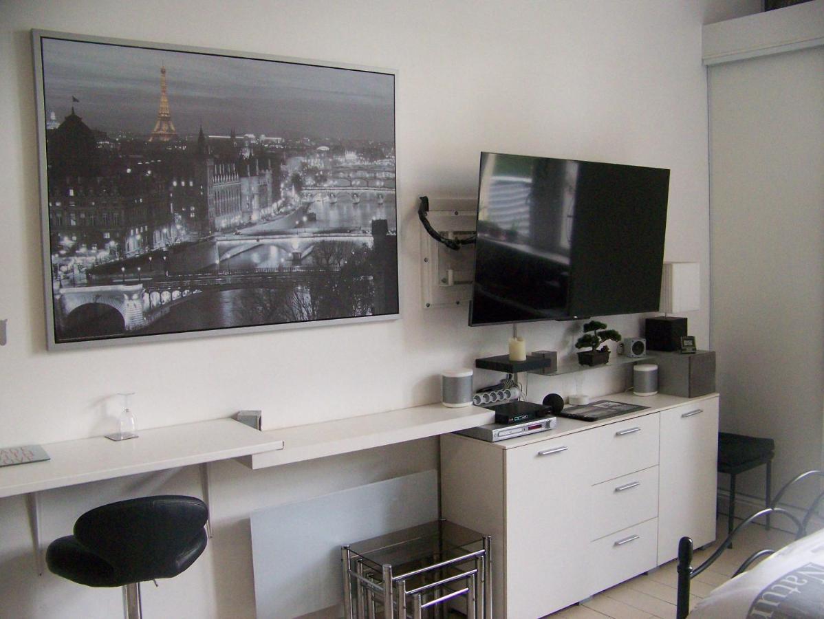 Charmant Studio Au Calme Tout Confort Dans Chateau Neo Gothique Proche Zenith Comet Orleans Parking Voiture Gratuit Wifi Haut Debit Rue Des Montees Buitenkant foto